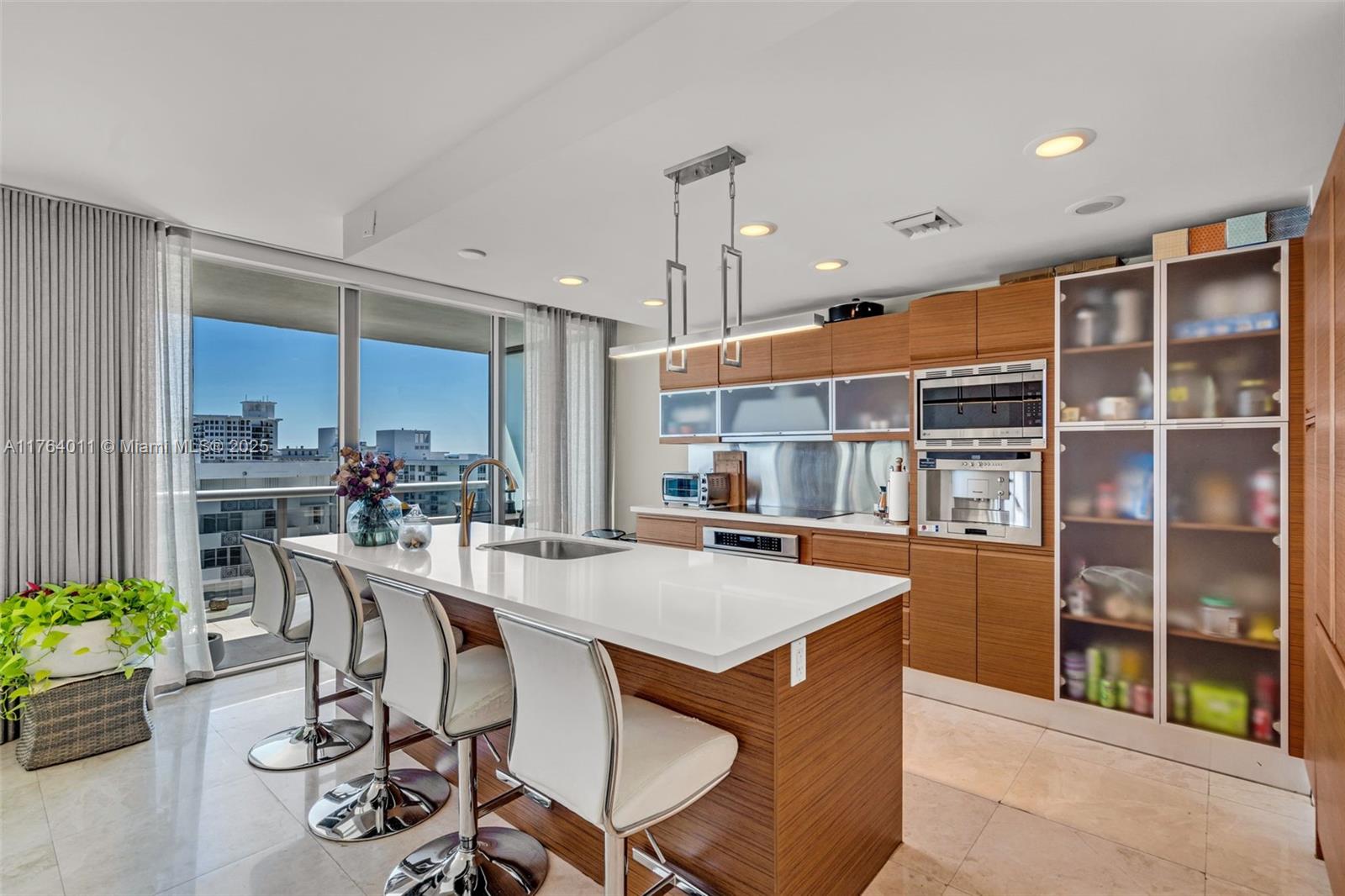 MEI CONDO - Residential