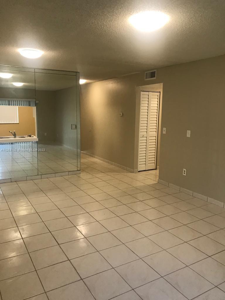 BROOKFIELD SQUARE CONDO - Residential Lease