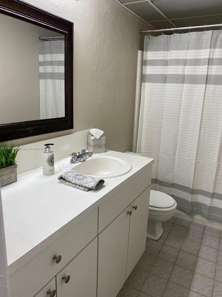BROOKFIELD SQUARE CONDO - Residential Lease