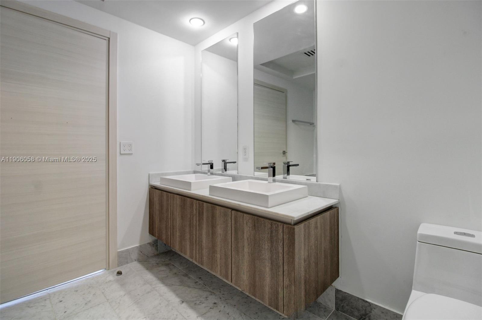 801 SMA RESIDENCES CONDO - Residential