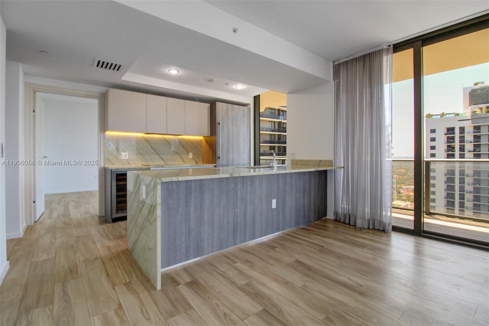 801 SMA RESIDENCES CONDO - Residential