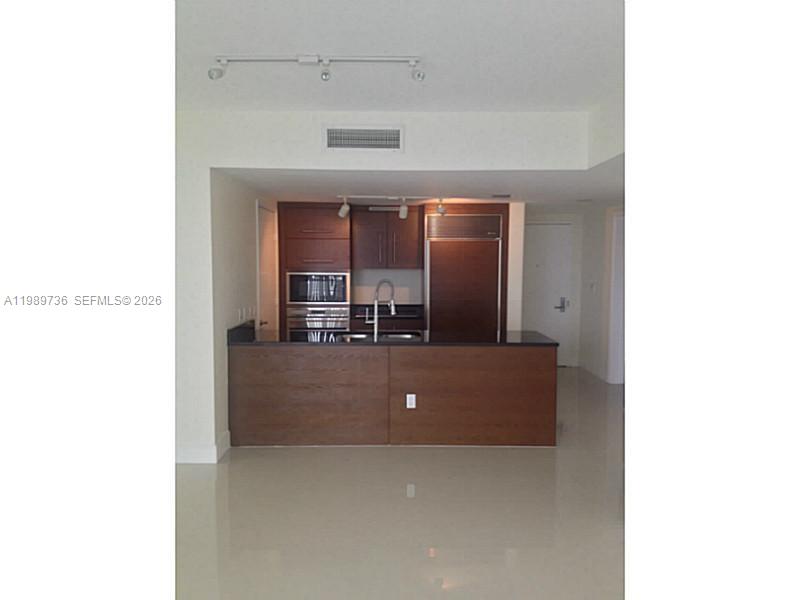 ICONBRICKELL CONDO NO 1 - Residential