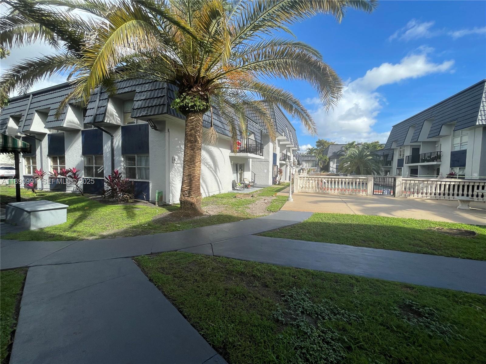 LOS PALACIOS BY MIAMI LAKE - Residential Lease