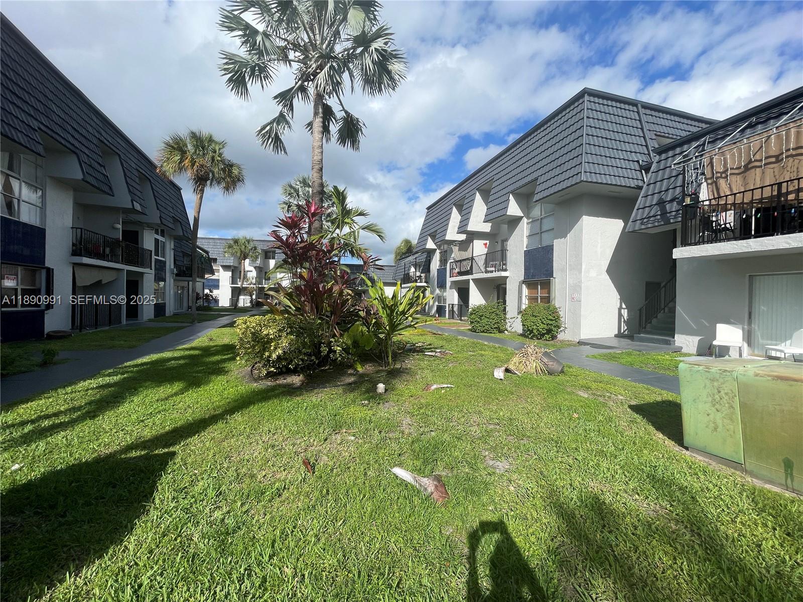 LOS PALACIOS BY MIAMI LAKE - Residential Lease