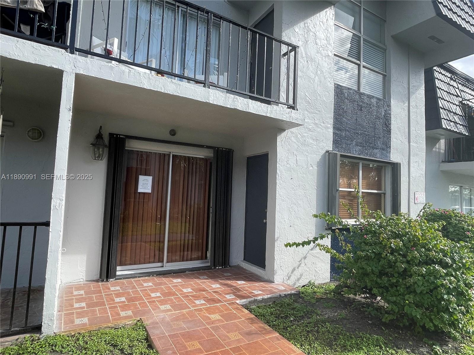 LOS PALACIOS BY MIAMI LAKE - Residential Lease