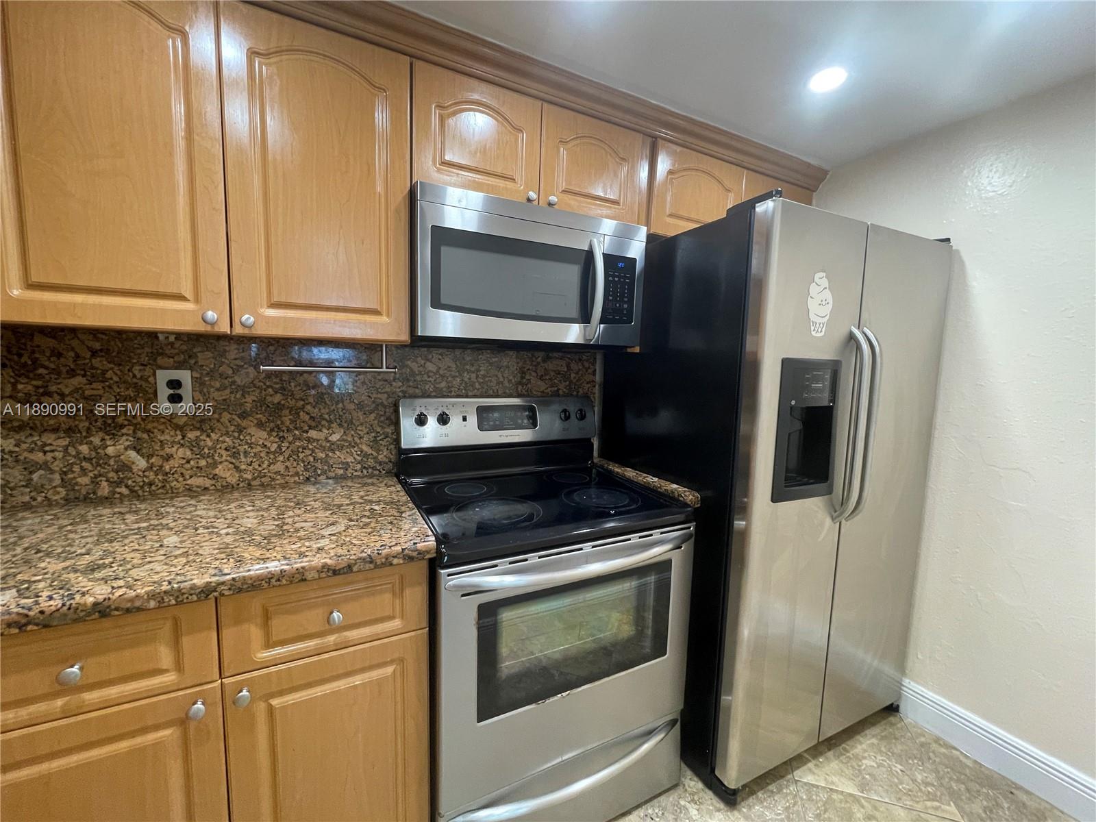LOS PALACIOS BY MIAMI LAKE - Residential Lease