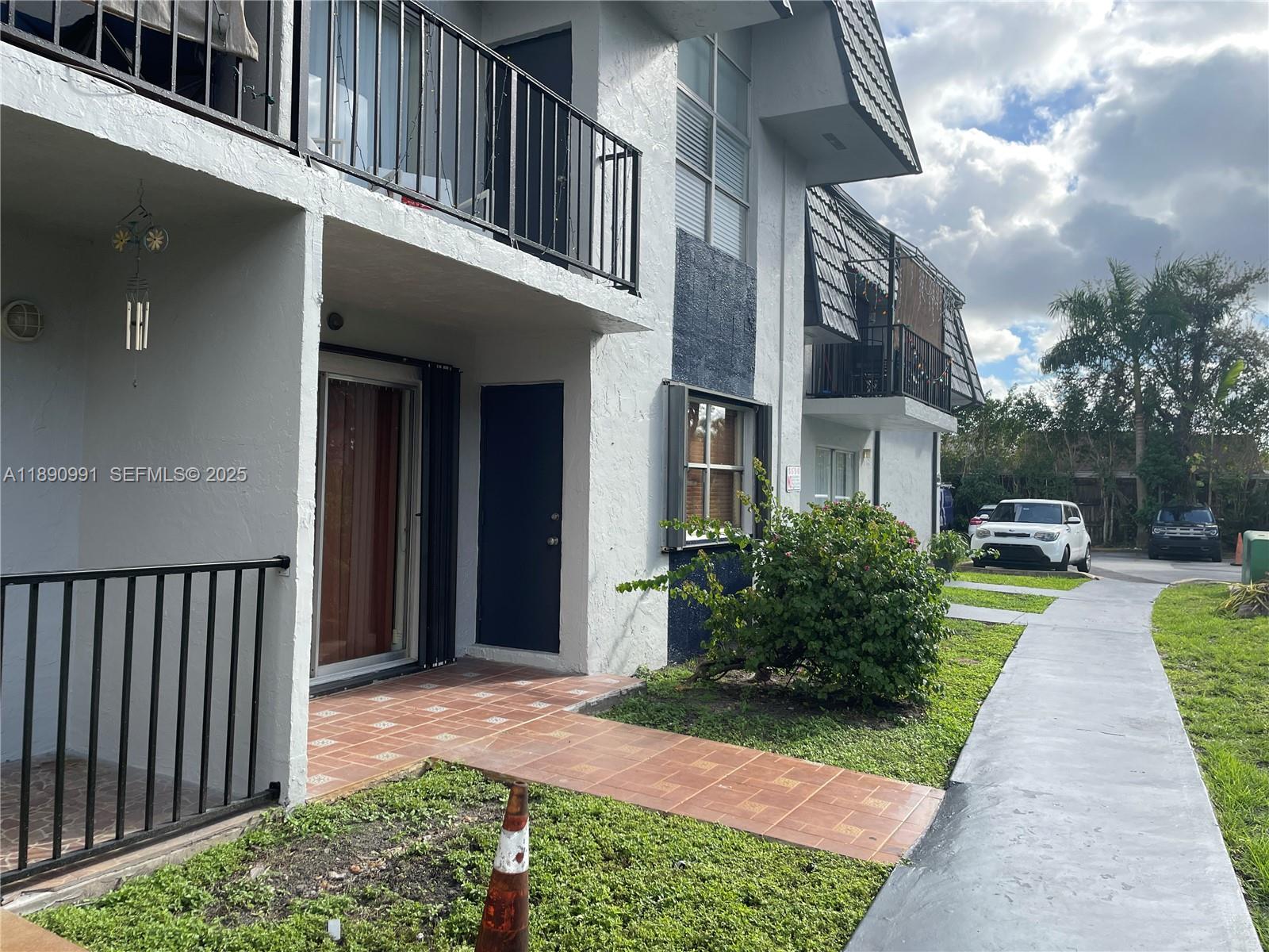 LOS PALACIOS BY MIAMI LAKE - Residential Lease