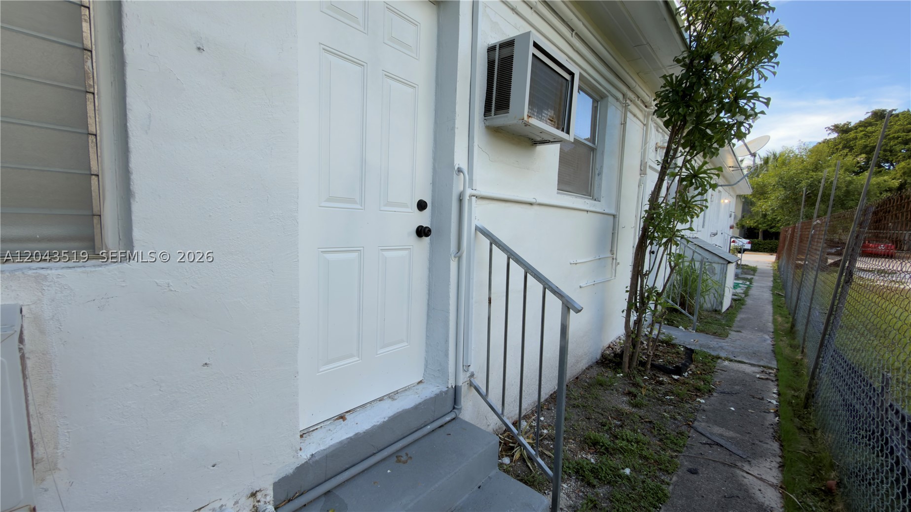 BISCAYNE BCH SUB - Residential Lease