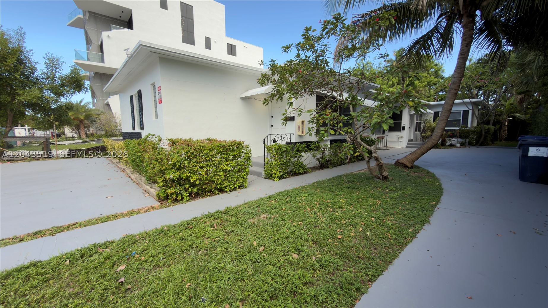 BISCAYNE BCH SUB - Residential Lease