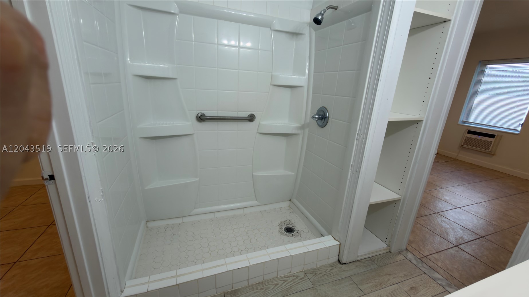 BISCAYNE BCH SUB - Residential Lease