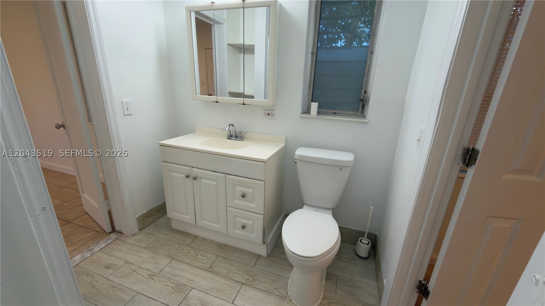 BISCAYNE BCH SUB - Residential Lease