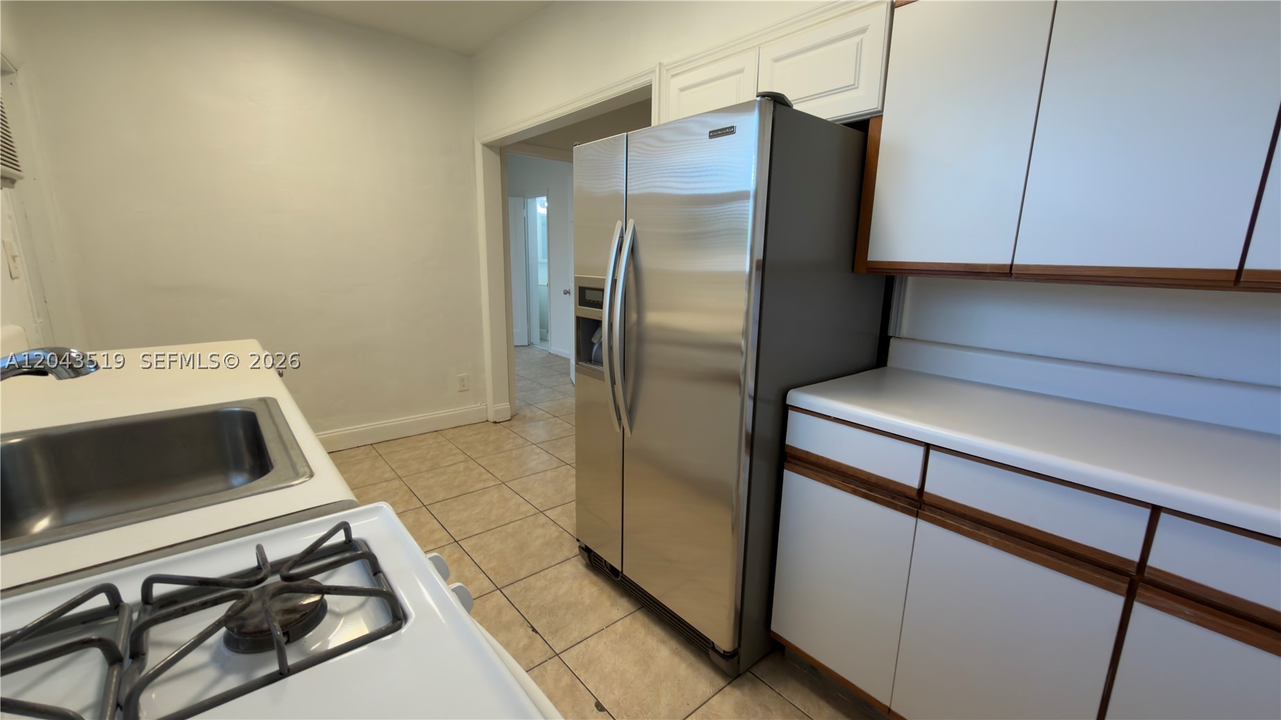 BISCAYNE BCH SUB - Residential Lease