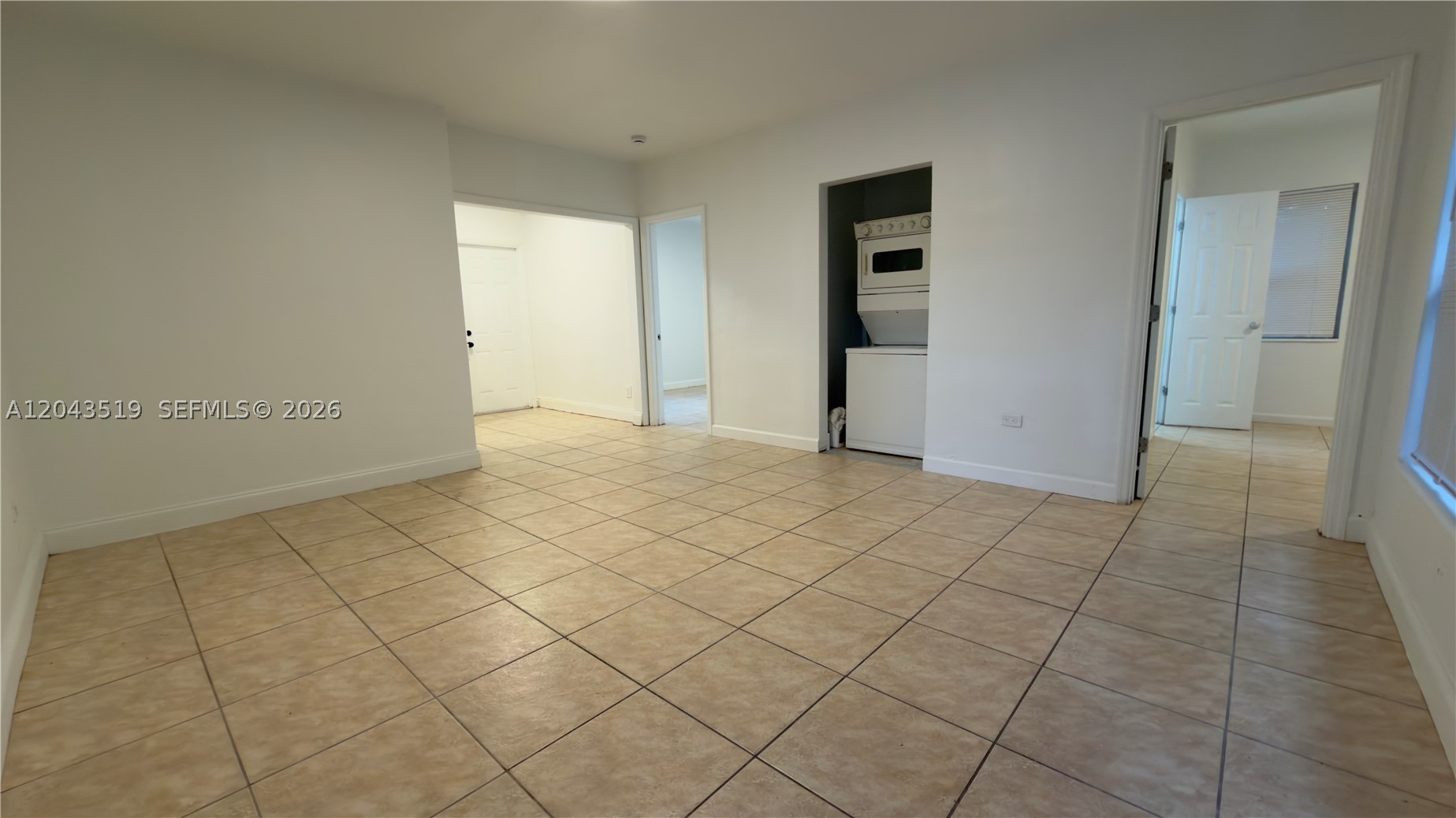 BISCAYNE BCH SUB - Residential Lease