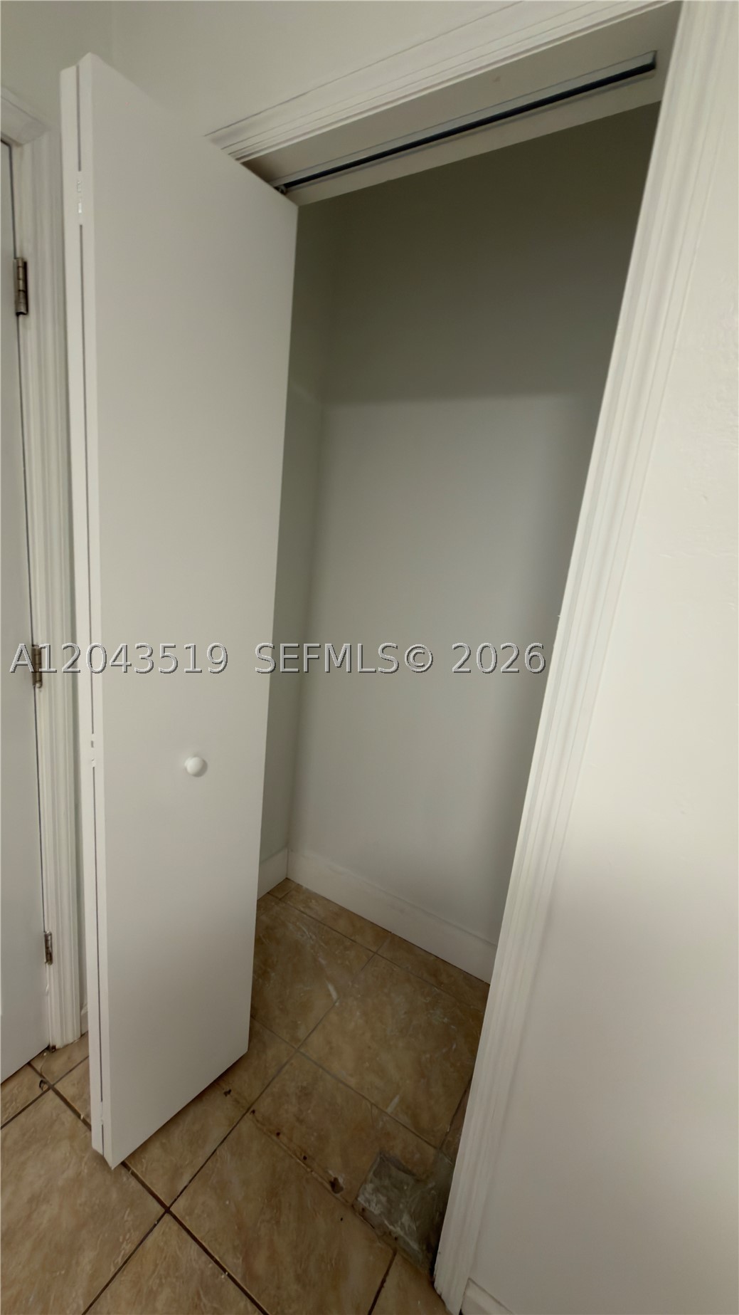 BISCAYNE BCH SUB - Residential Lease