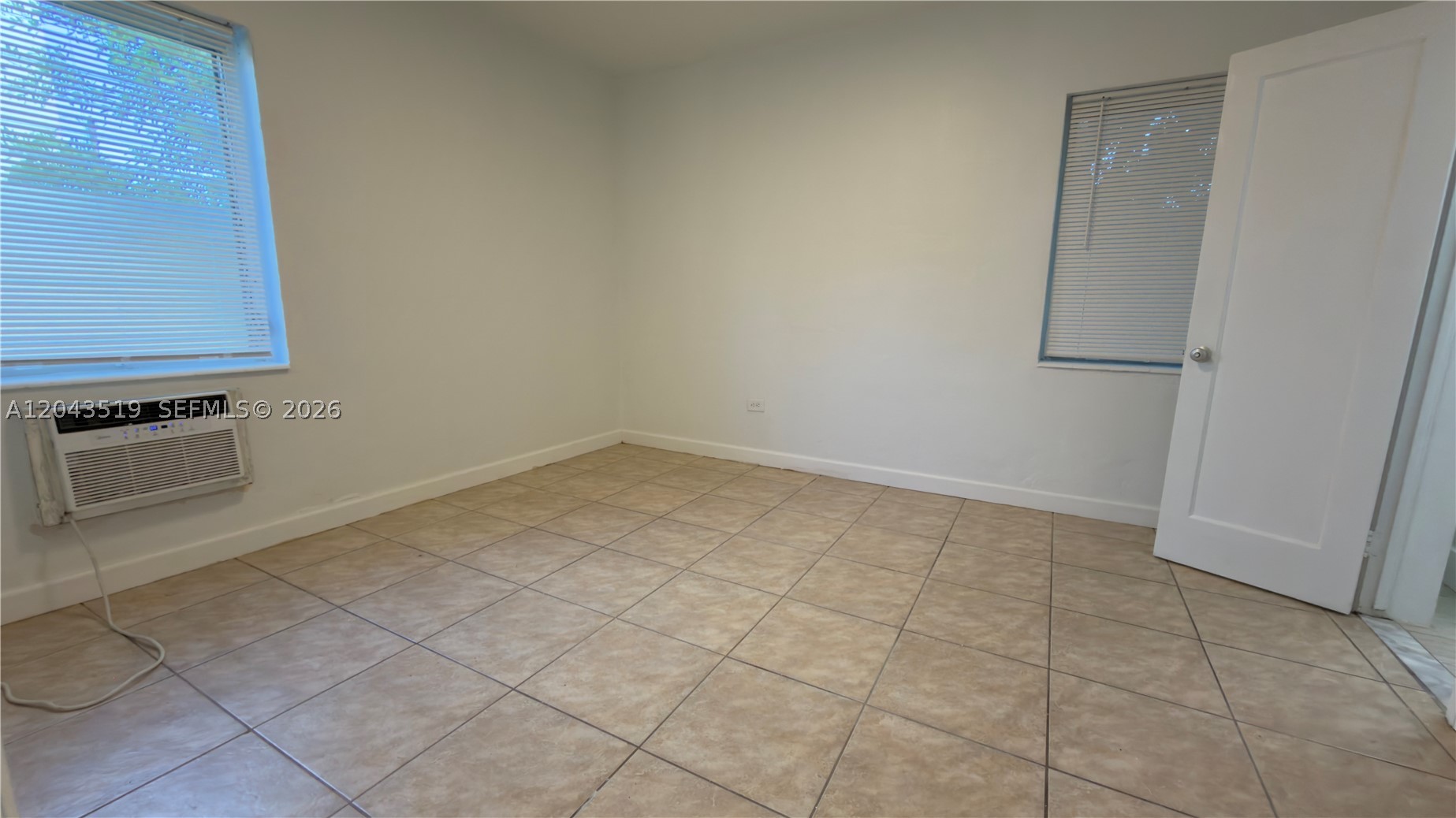 BISCAYNE BCH SUB - Residential Lease