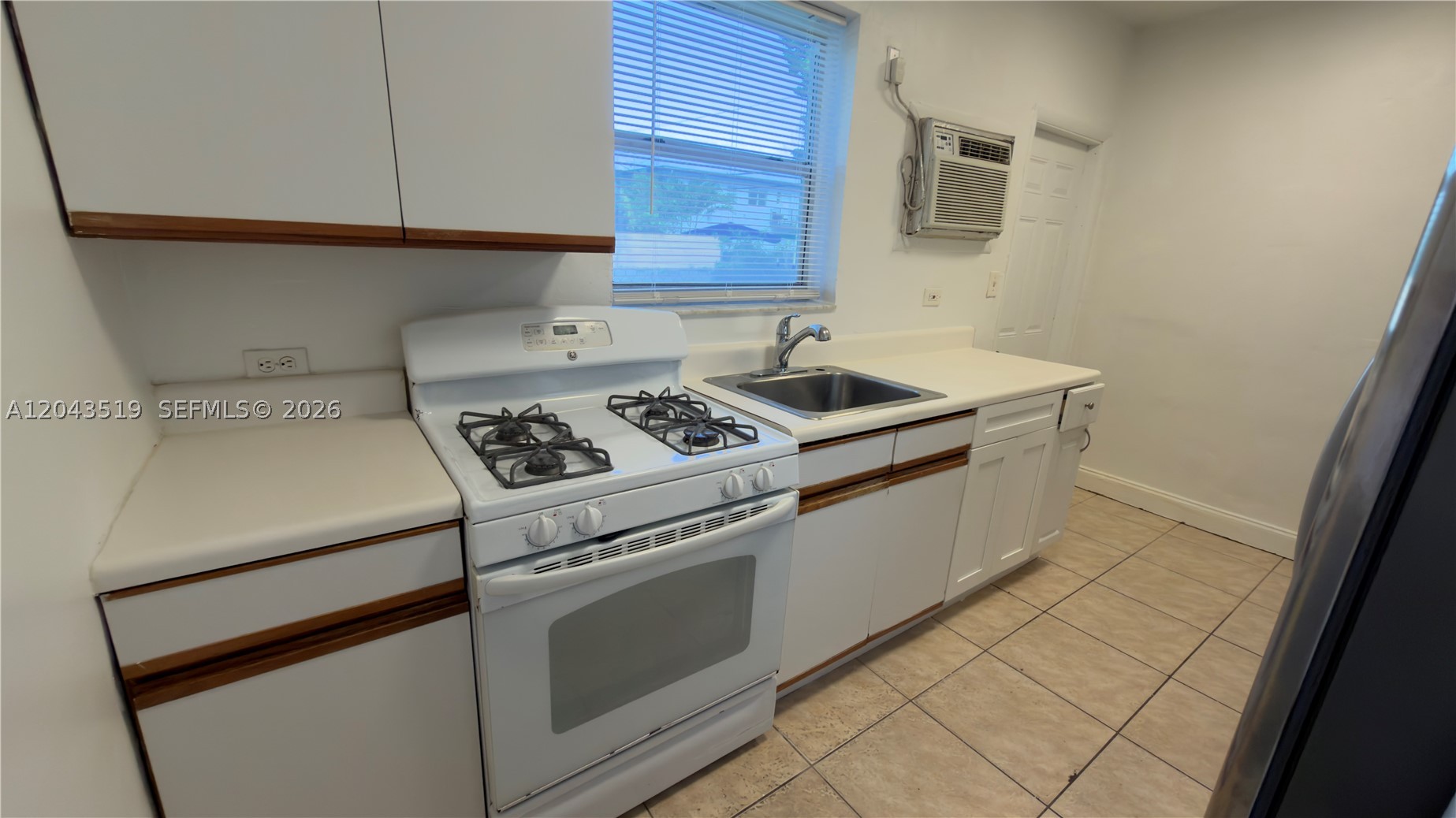 BISCAYNE BCH SUB - Residential Lease