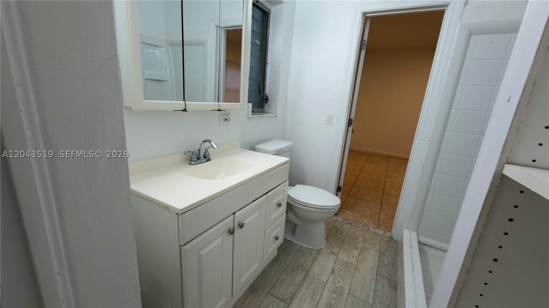 BISCAYNE BCH SUB - Residential Lease