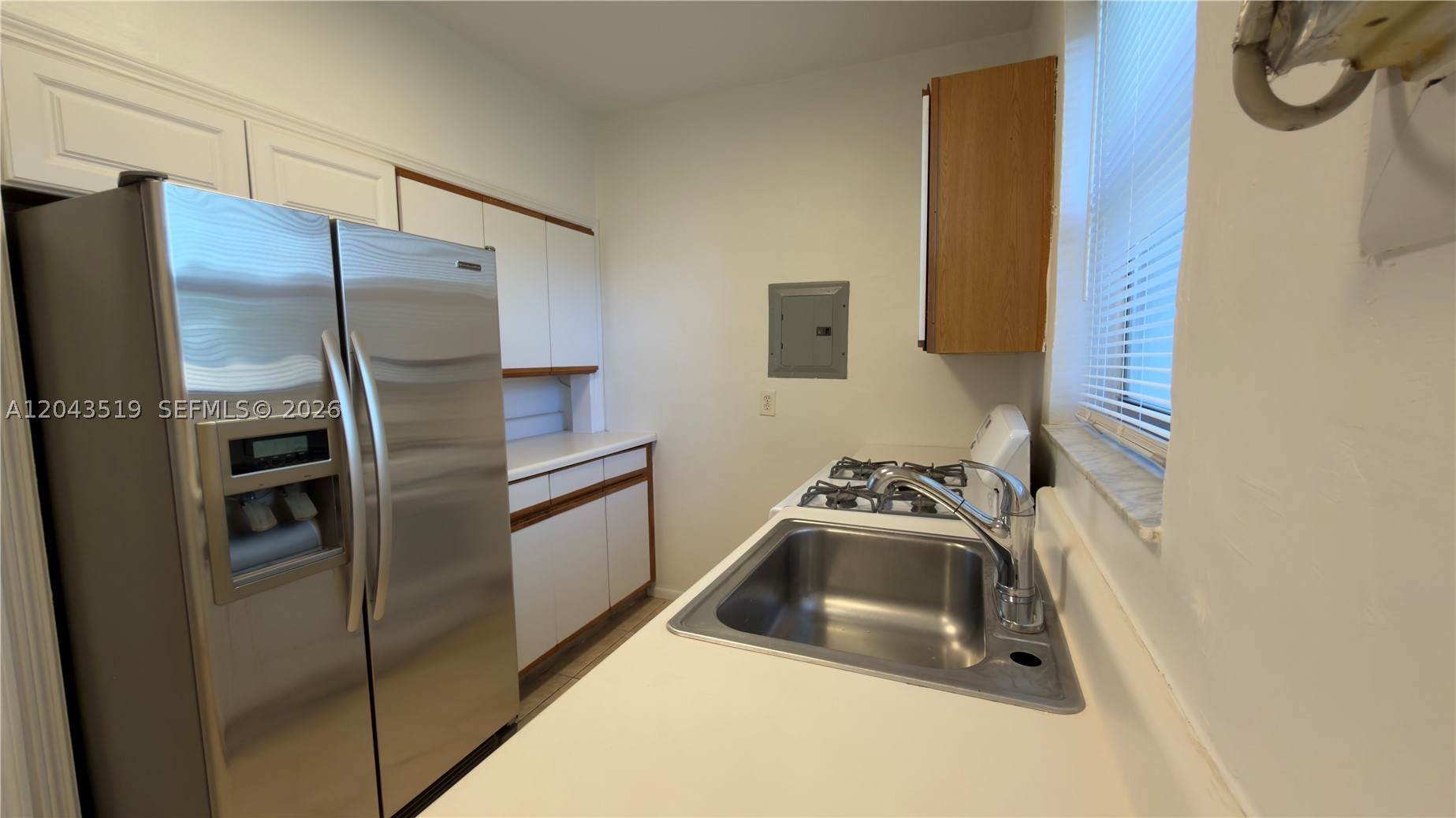 BISCAYNE BCH SUB - Residential Lease