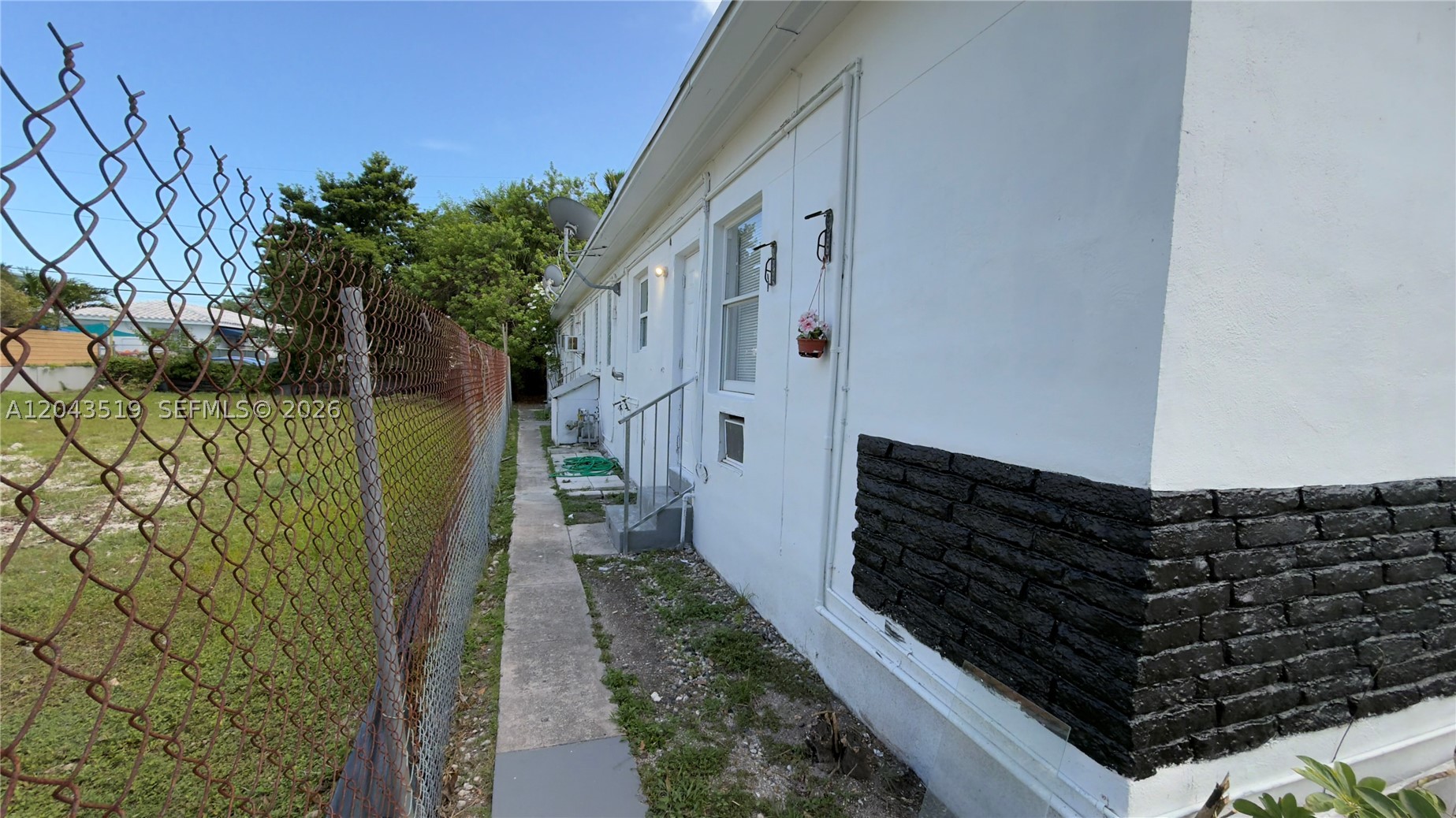 BISCAYNE BCH SUB - Residential Lease