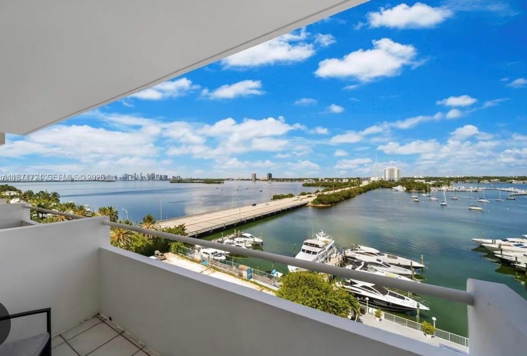 BAYSHORE YACHT & TENNIS C - Residential
