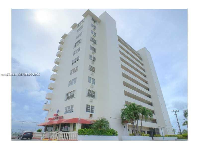 BAYSHORE YACHT & TENNIS C - Residential