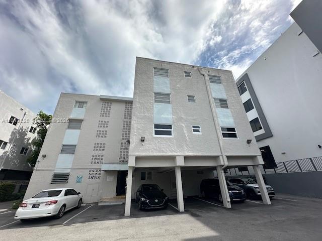 Location, Location, Location!! 2 Bedrooms, 1 Bath condo in Mirador Plaza. Excellent for investors!
1 Assigned parking space. Impact windows. Building has a laundry
Unit has brand new air conditioning unit.
The building has a new elevator. 

Building has already passed the recertification