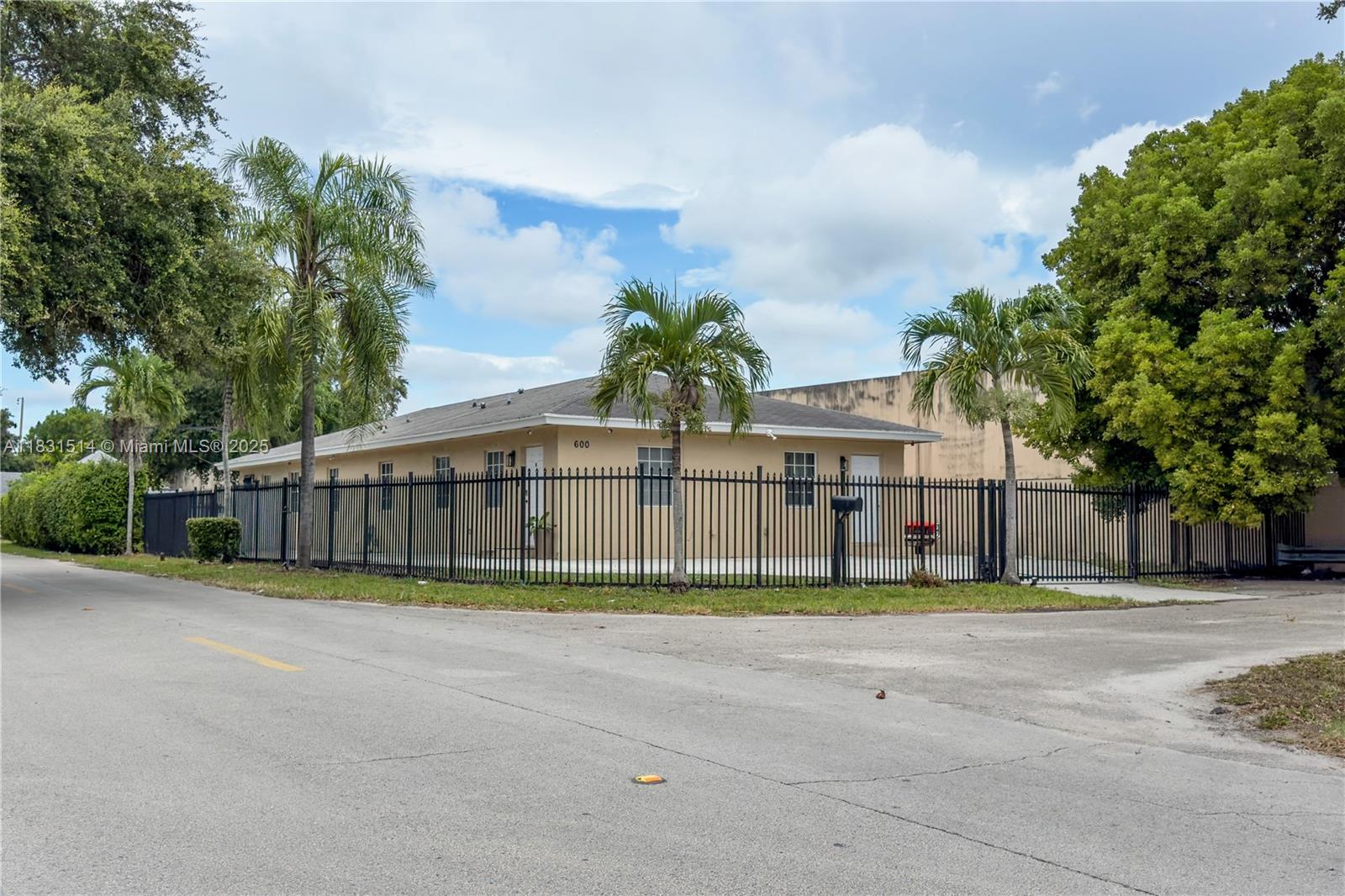 1ST ADDN TO PINEWOOD PARK - Residential Lease