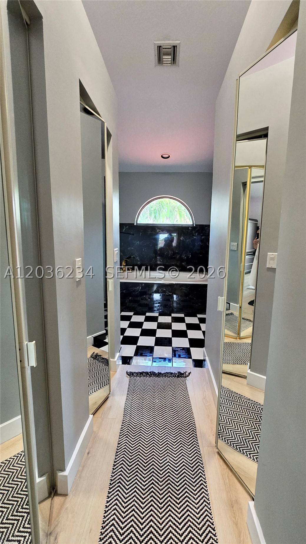 HOLLYWOOD LAKES SECTION - Residential