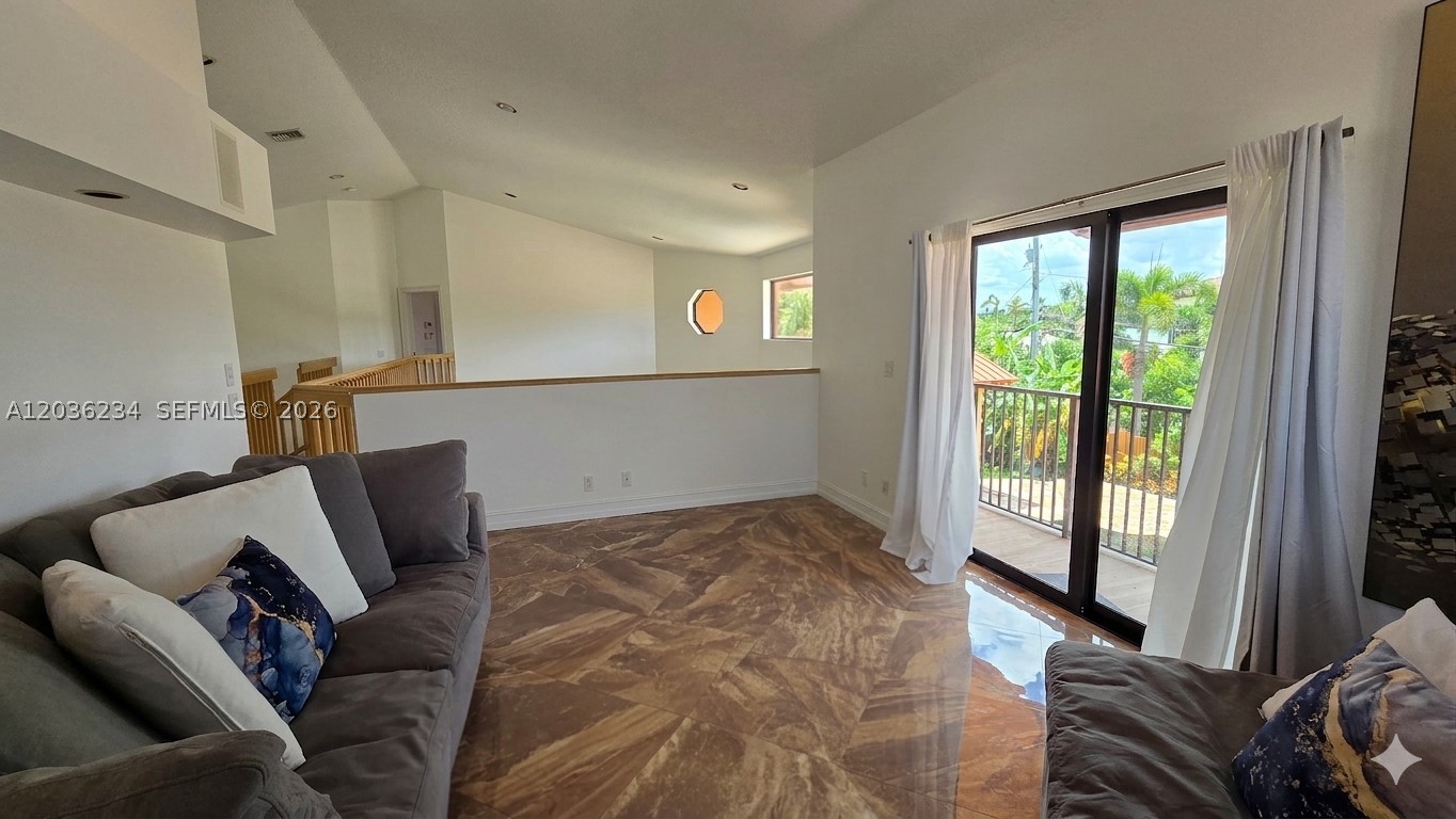 HOLLYWOOD LAKES SECTION - Residential