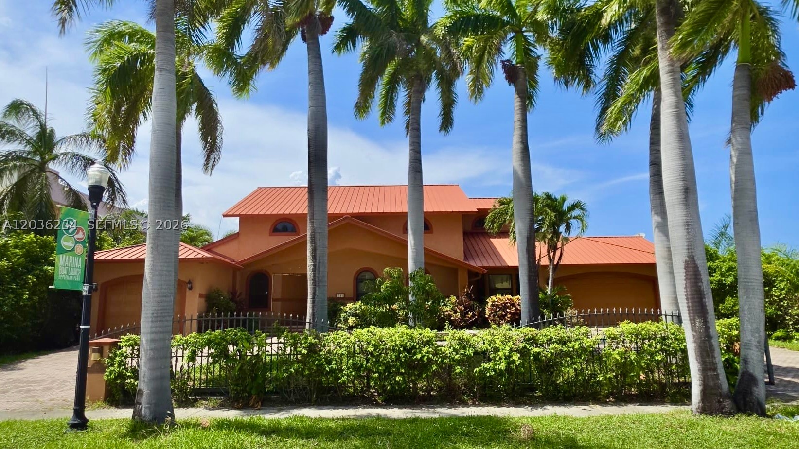 HOLLYWOOD LAKES SECTION - Residential