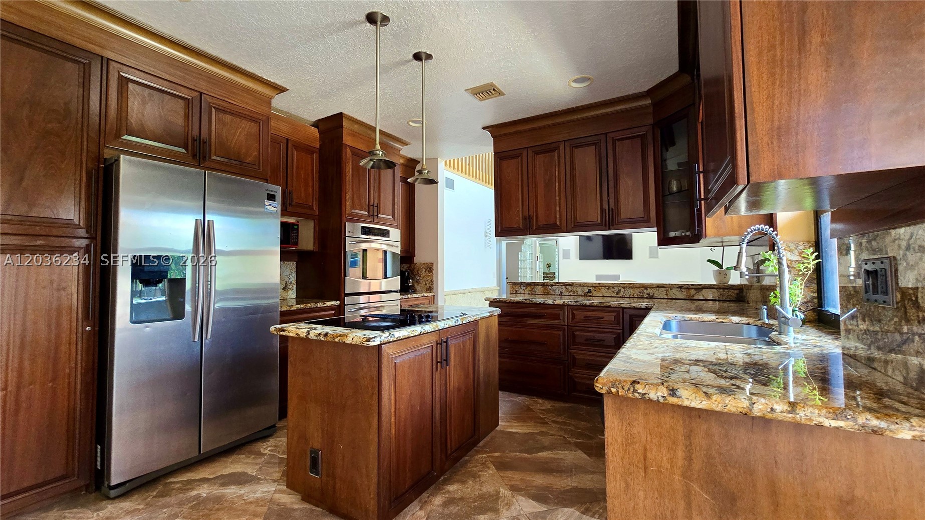 HOLLYWOOD LAKES SECTION - Residential