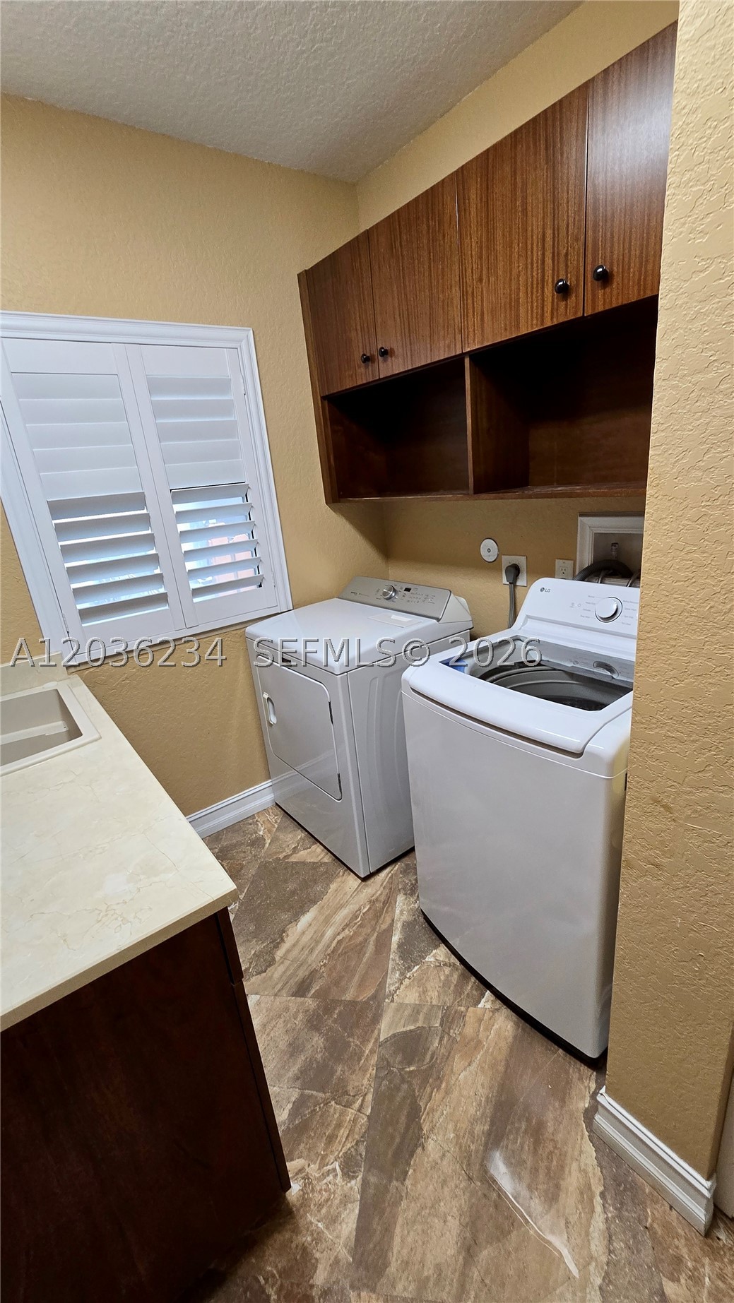 HOLLYWOOD LAKES SECTION - Residential