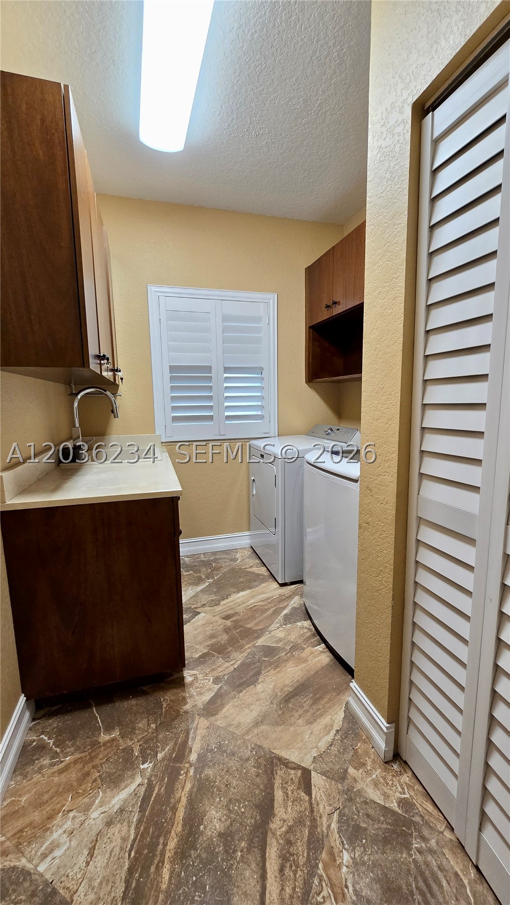 HOLLYWOOD LAKES SECTION - Residential