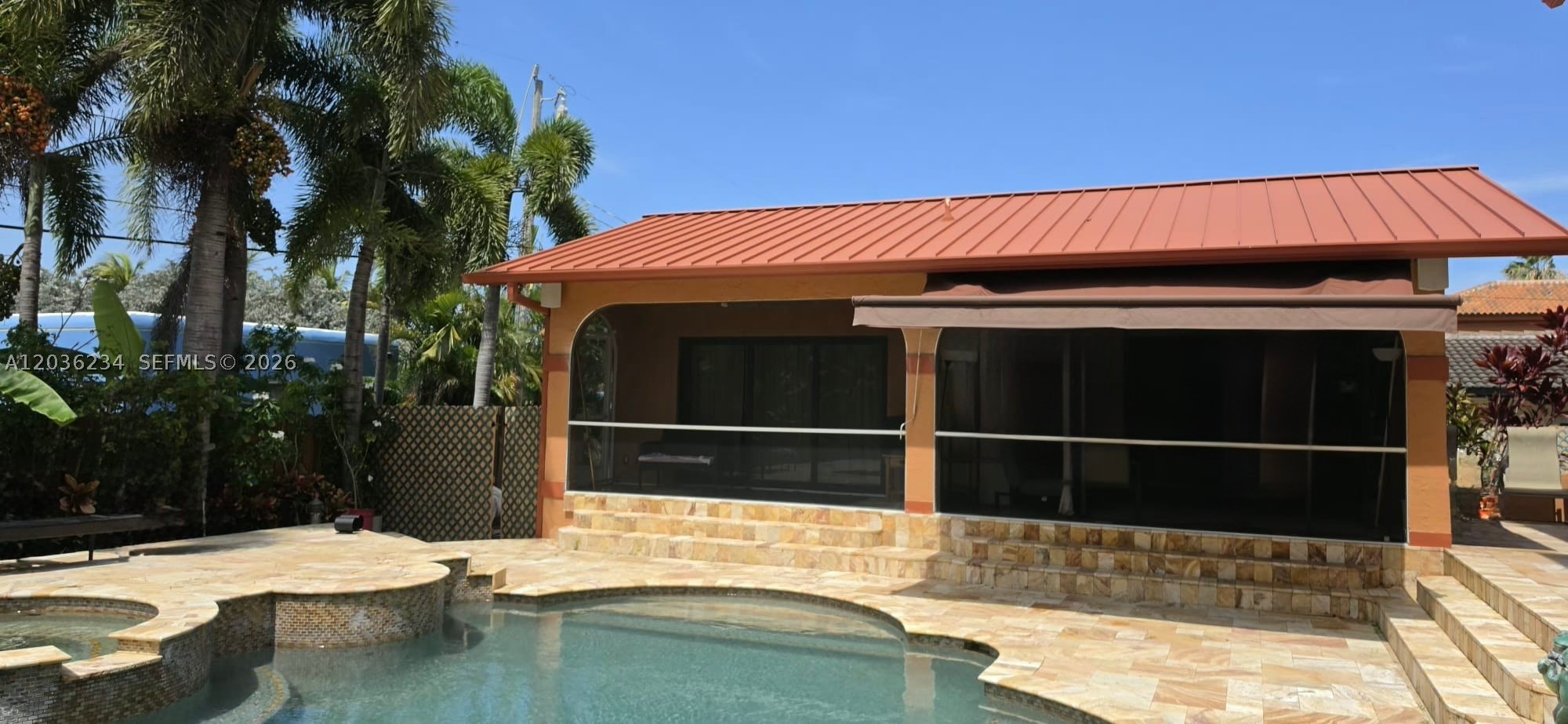 HOLLYWOOD LAKES SECTION - Residential