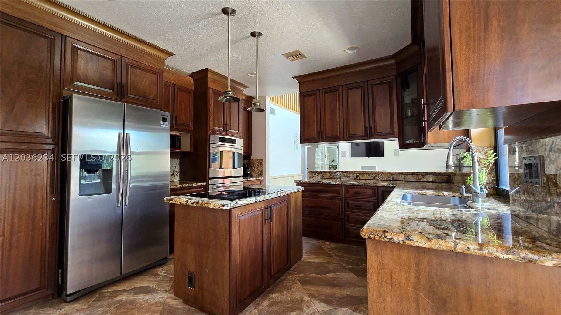 HOLLYWOOD LAKES SECTION - Residential