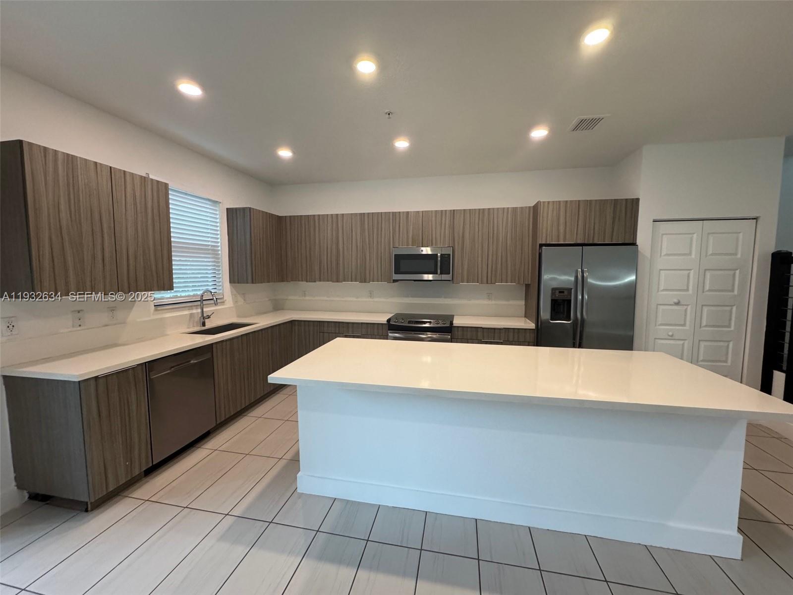 HIGHLAND AT PARK CENTRAL - Residential