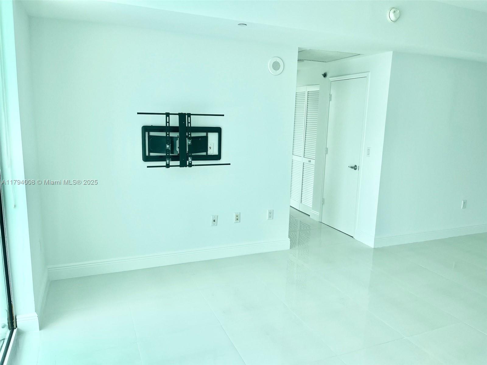 THE PLAZA 851 BRICKELL CO - Residential Lease