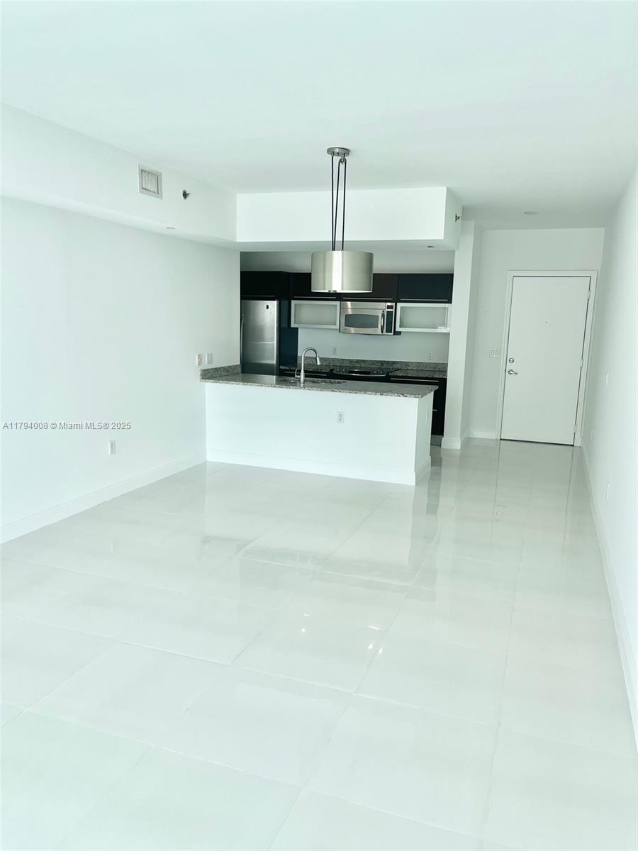 THE PLAZA 851 BRICKELL CO - Residential Lease