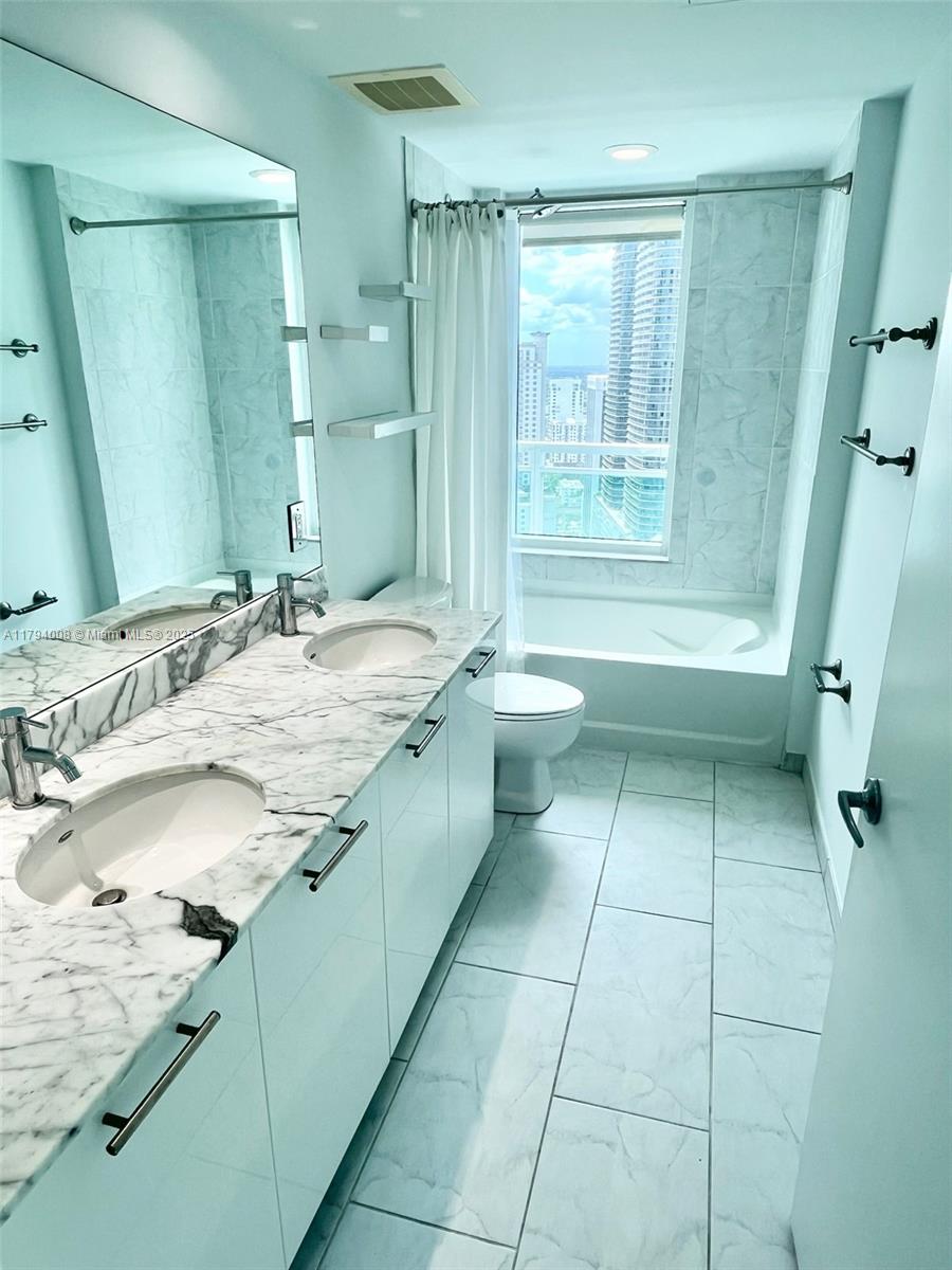 THE PLAZA 851 BRICKELL CO - Residential Lease