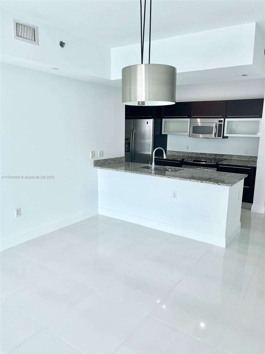 THE PLAZA 851 BRICKELL CO - Residential Lease