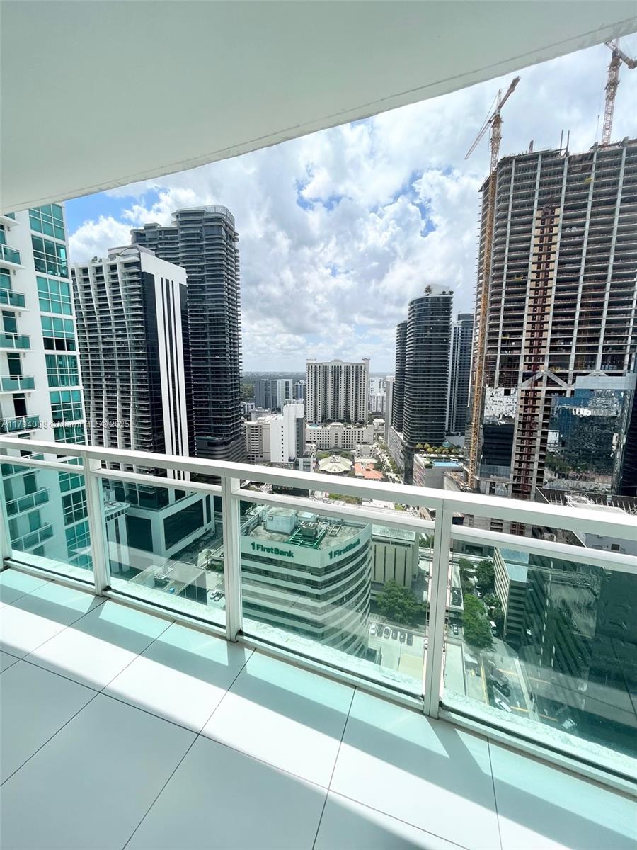 THE PLAZA 851 BRICKELL CO - Residential Lease