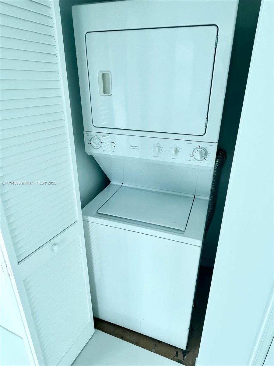 THE PLAZA 851 BRICKELL CO - Residential Lease