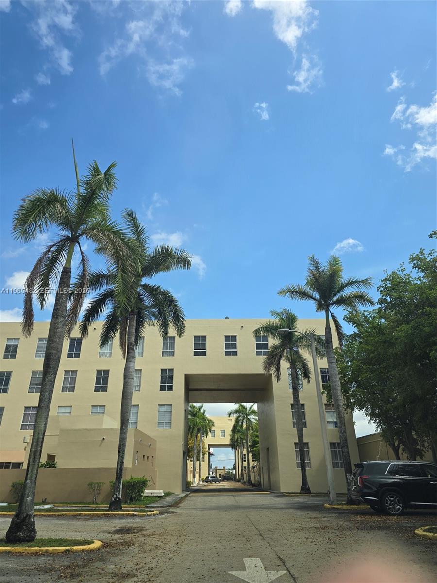 ROYAL PALMS CONDO - Residential