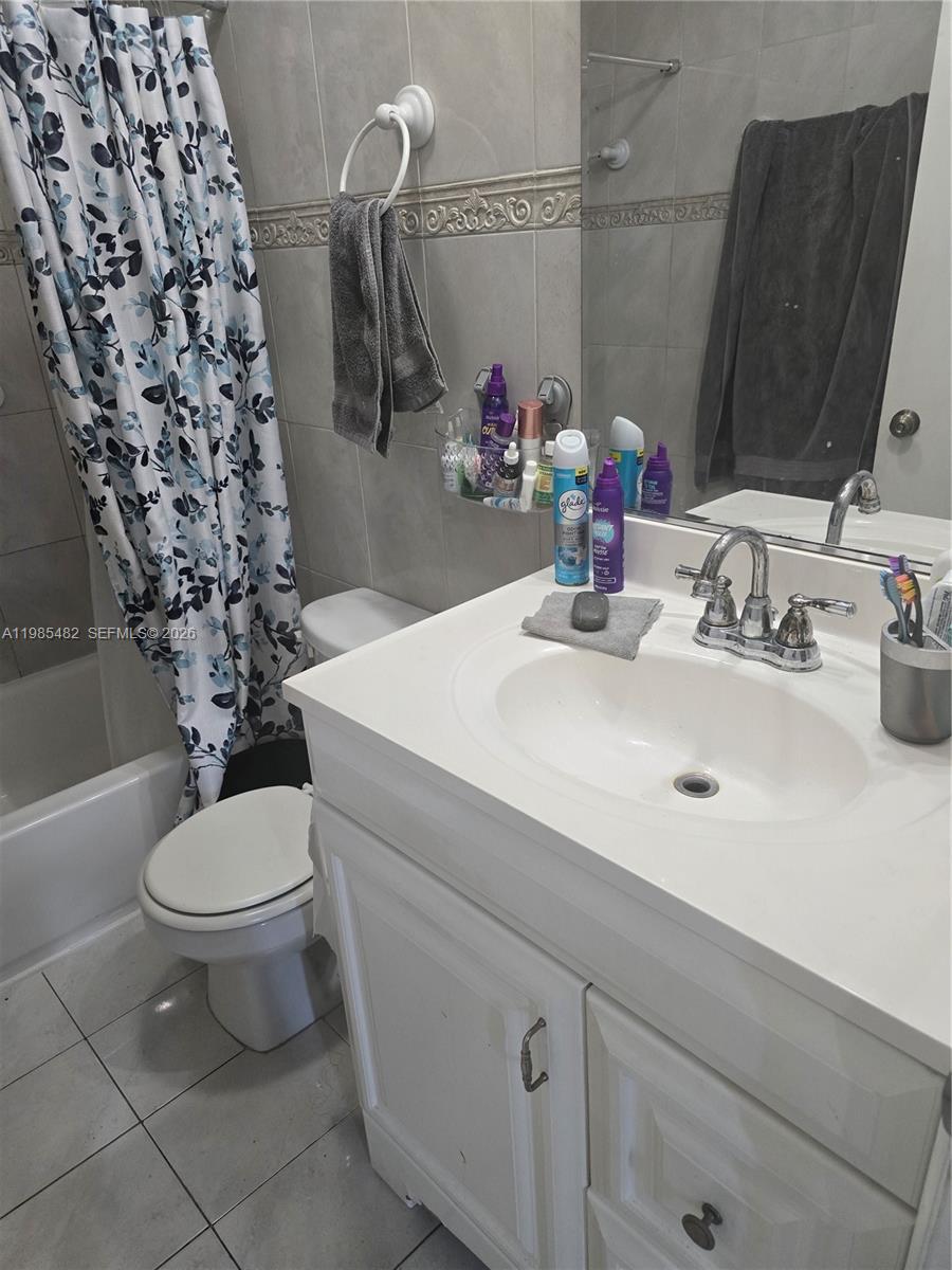 ROYAL PALMS CONDO - Residential