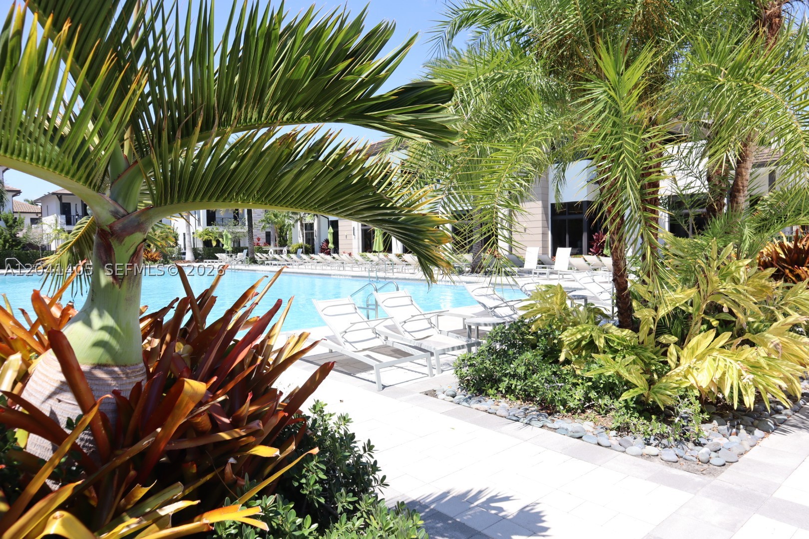 DOWNTOWN DORAL SOUTH PHAS - Residential