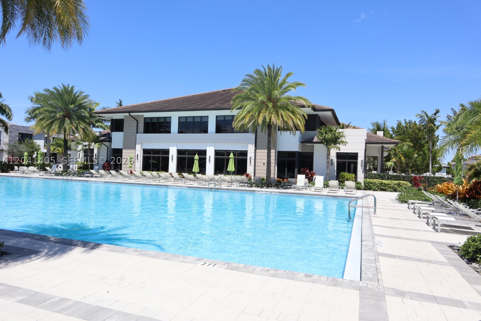 DOWNTOWN DORAL SOUTH PHAS - Residential