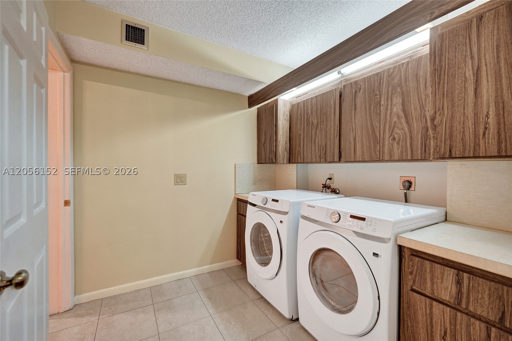 CONDO 22 OF WHITEHALL CON - Residential
