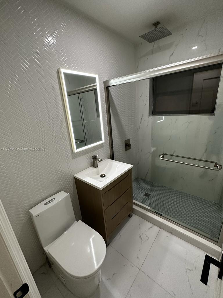 ENGLEWOOD - Residential Lease