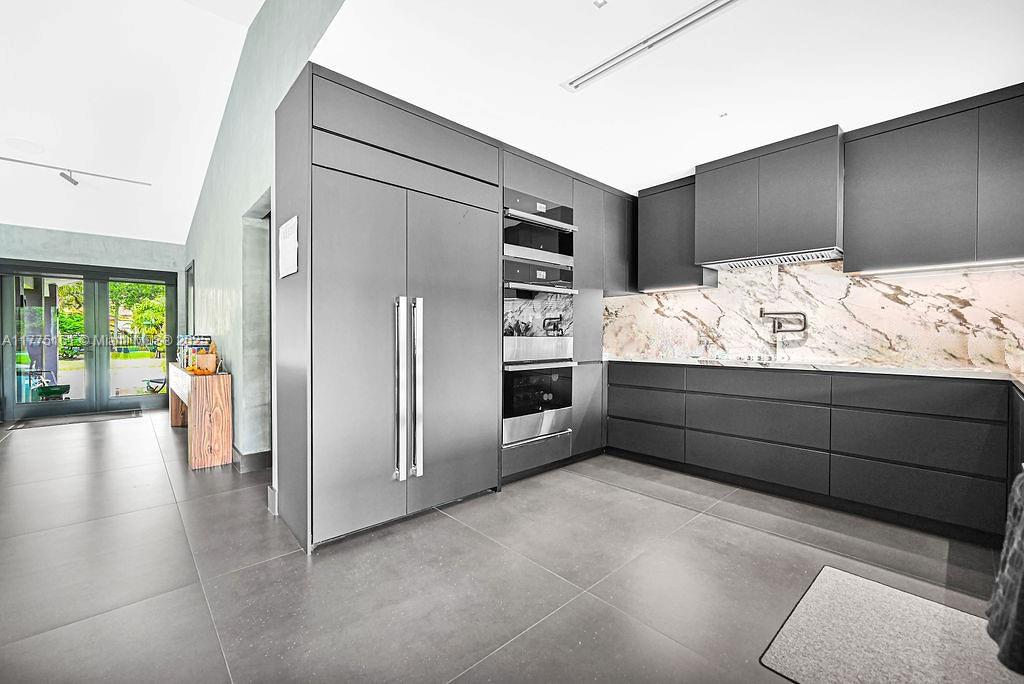 MONTGOMERY GROVES ESTATES - Residential