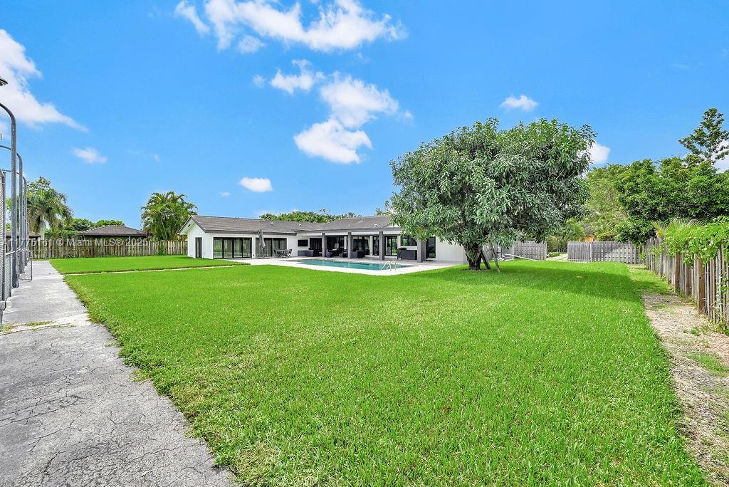 MONTGOMERY GROVES ESTATES - Residential